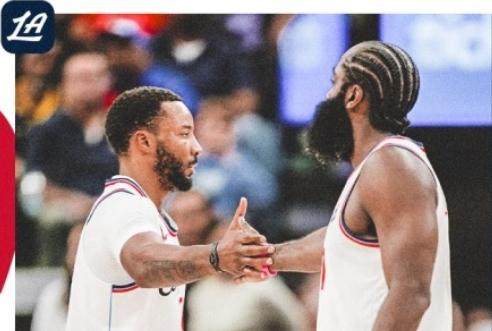 半岛体育-【现场】判罚不一引争议 快艇主场拿下“肮脏胜利”