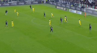 1729380091493000640.gif