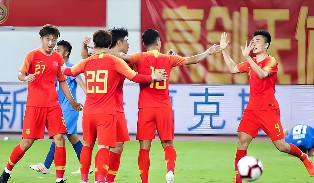 半岛体育官网-邵佳一在国足完败喀麦隆后，直接发声做出重要决定，赢得球迷点赞
